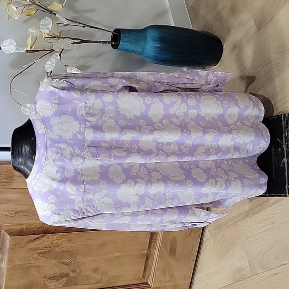Denim & Co. Floral Printed Y-neck Button Front Tunic.  Lilac.  Large.  NWOT - Picture 2 of 9